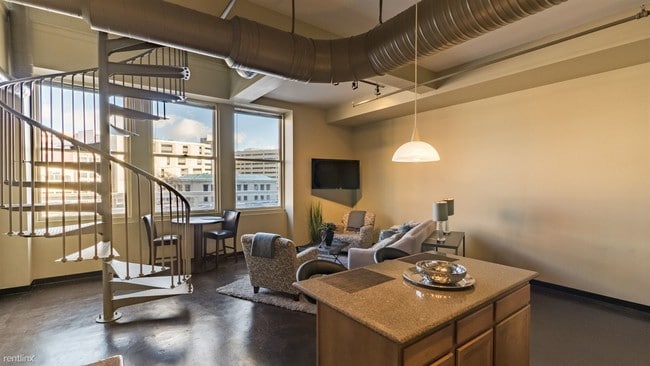 Building Photo - 1247 Woodward Ave