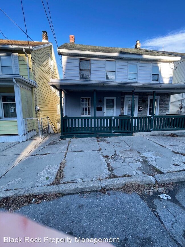 Building Photo - 3 br, 1 bath House - 213 E High Street