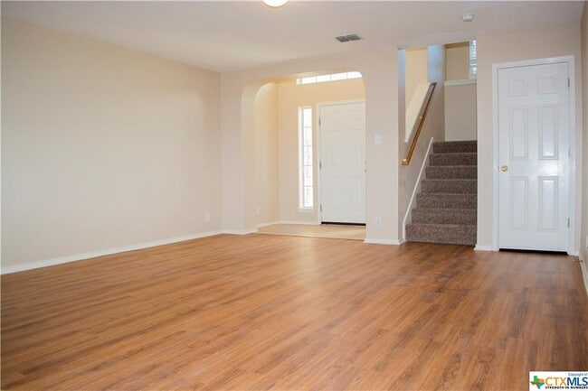 Building Photo - 2441 Medina Dr