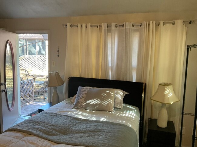 Foto del edificio - 5921 Crepe Myrtle Ct