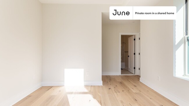 Foto del edificio - Private bedroom in 2 bed/2.5 bath Home