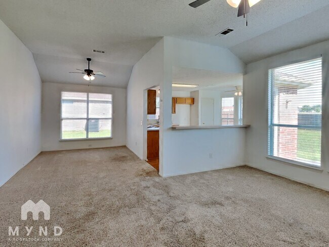 Building Photo - 205 Cloudcroft Dr