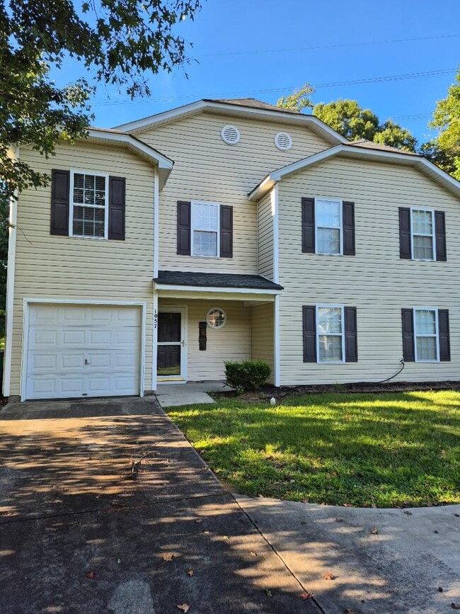 Photo - 1057 Dale Ave House