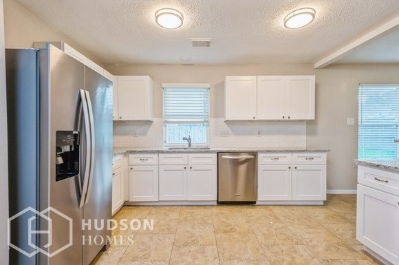 Building Photo - NOW AVAILABLE! 31123 Silver Village Dr, Sp...
