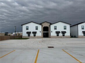 Building Photo - 800 Ragland Rd