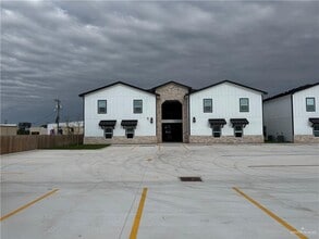 Building Photo - 800 Ragland Rd
