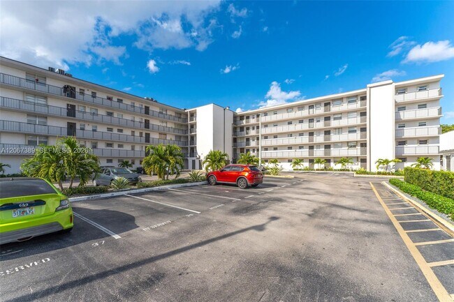 Foto del edificio - 14180 SW 84th St