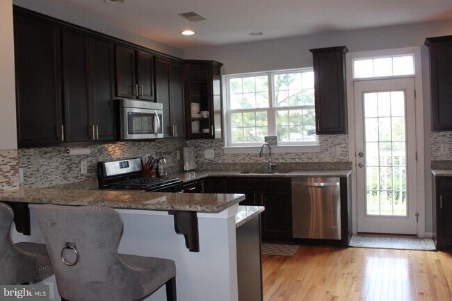 Foto del edificio - 7452 Riding Meadow Way