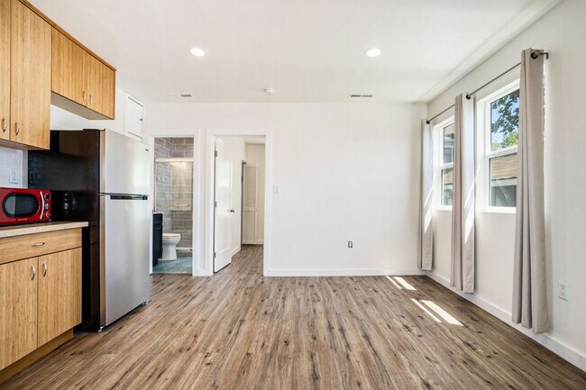 Foto del edificio - 1027-1029 Eagle Ave
