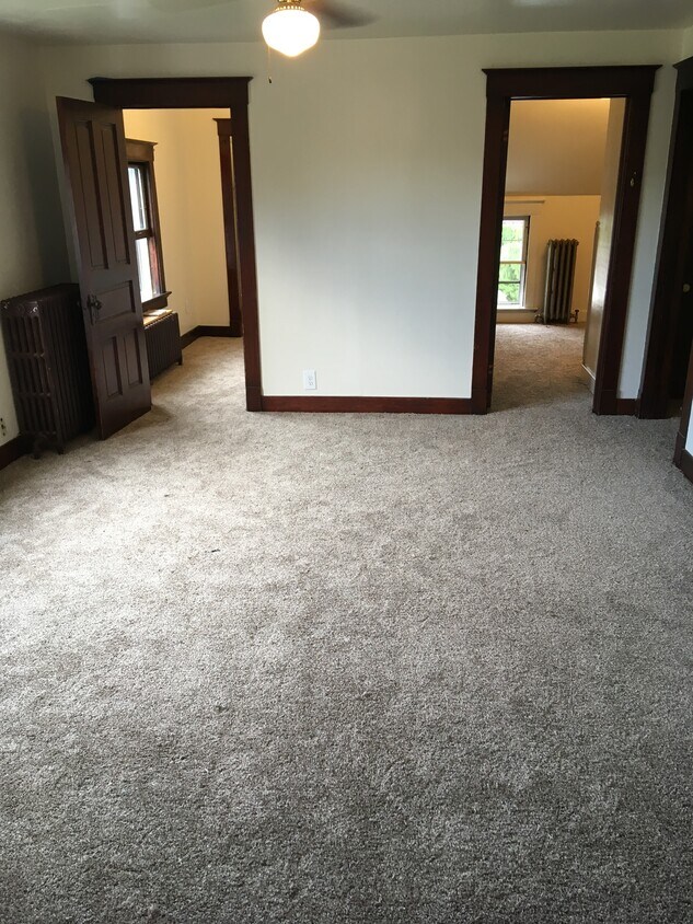 1321 S 11th St Unit A, Manitowoc, WI 54220 Apartments in Manitowoc