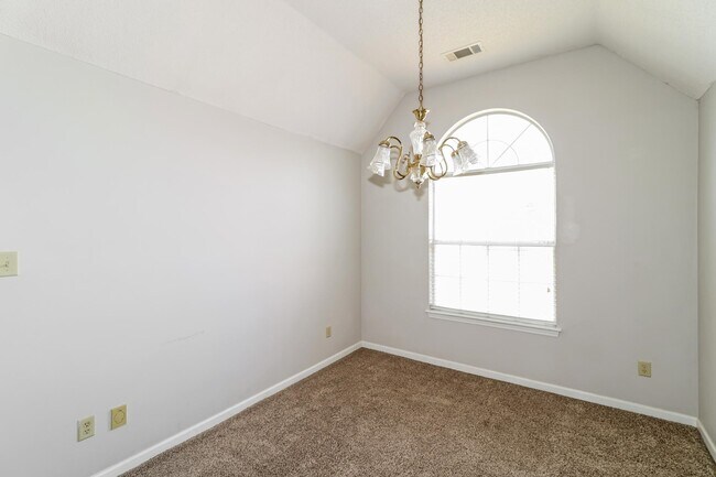 Foto del edificio - 1136 Breezy Valley Dr