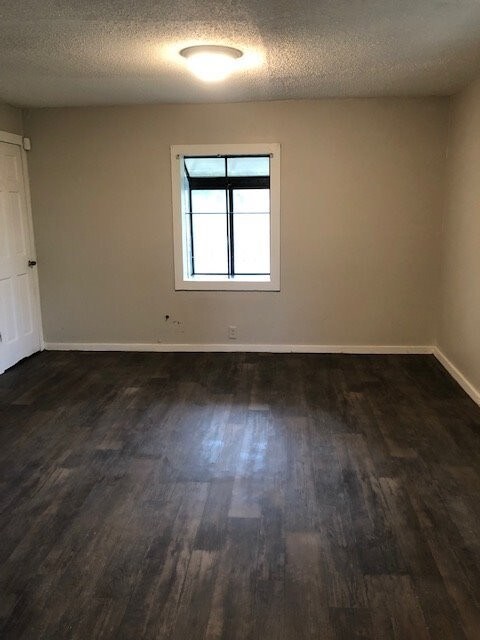 Building Photo - 2 bed 2 bath single family home