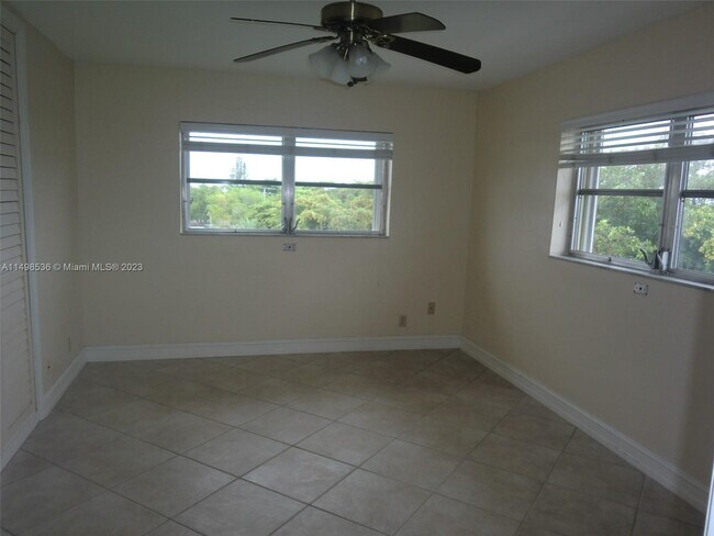 Foto del edificio - 1818 Rodman St