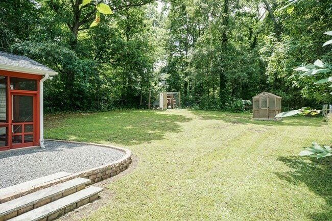 Building Photo - Charming 2-Bedroom Home with Screened Porc...