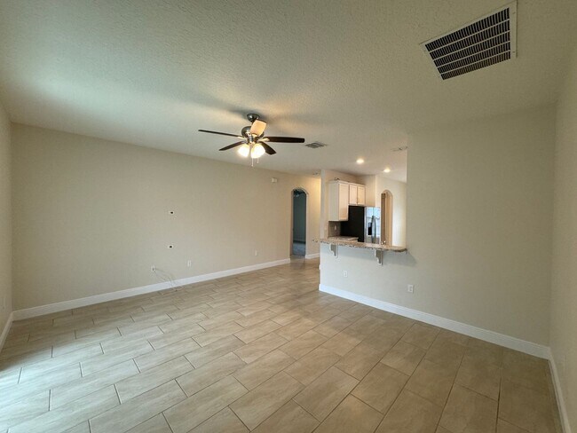 Foto del edificio - Charming 3-Bedroom, 3-Bath Home with Moder...