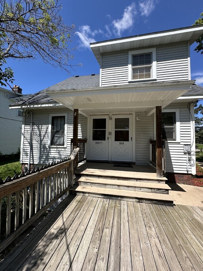 Foto del edificio - Nice 3 Bed 1 bath close to Water St. and UWEC! Available June 1st
