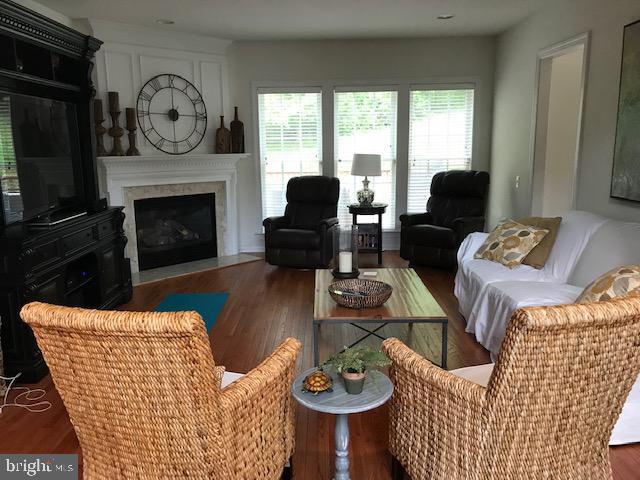 Foto principal - 206 Excalibur Dr
