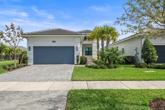 Building Photo - 4787 St Armands Way