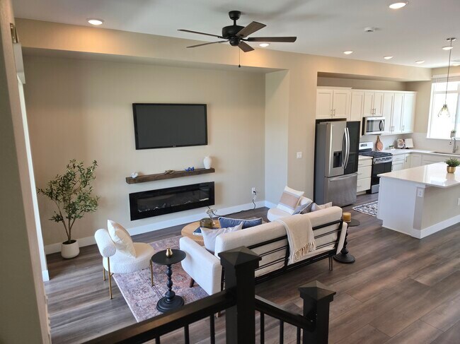 Open concept middle level with living room and kitchen - 2220 S McIntyre St