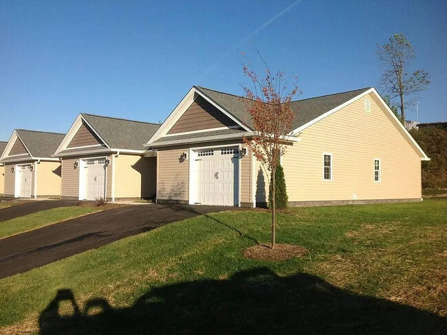 Building Photo - 235 Fairfield Ln