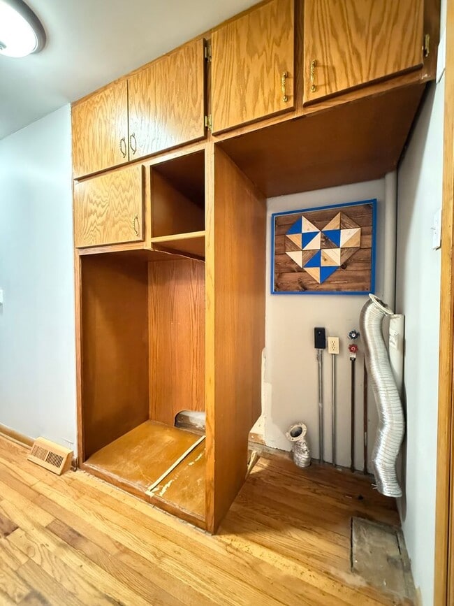 Building Photo - Quiet Cul-de-Sac Living in Council Bluffs