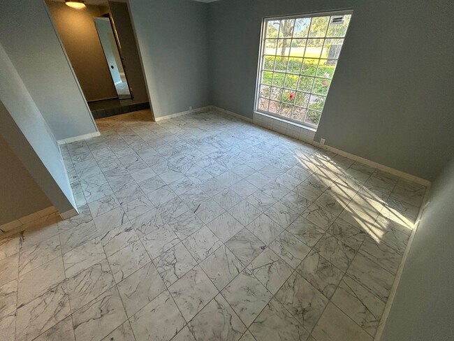 Foto del edificio - SPACIOUS 2 BEDROOM TOWNHOME IN LAS VEGAS COUNTRY CLUB