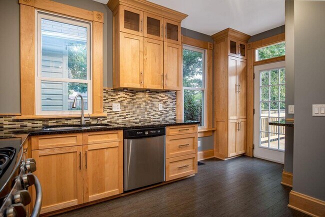 Foto del edificio - 461 E Beck St