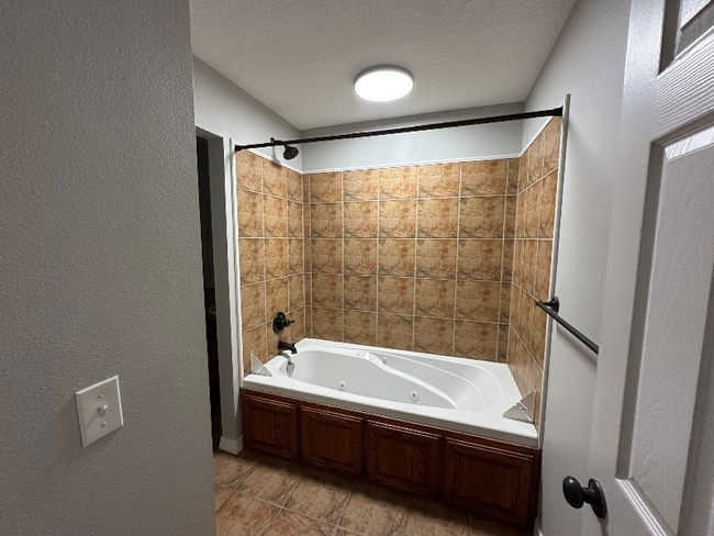 Building Photo - 544 Centennial St