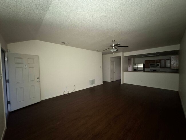 Foto del edificio - 4707 Waterproof Dr