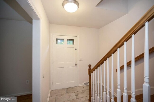 Building Photo - 455 Ridgemore St