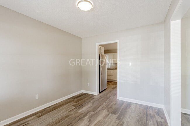 Building Photo - Charming 4 Bedroom in Warner Robins!