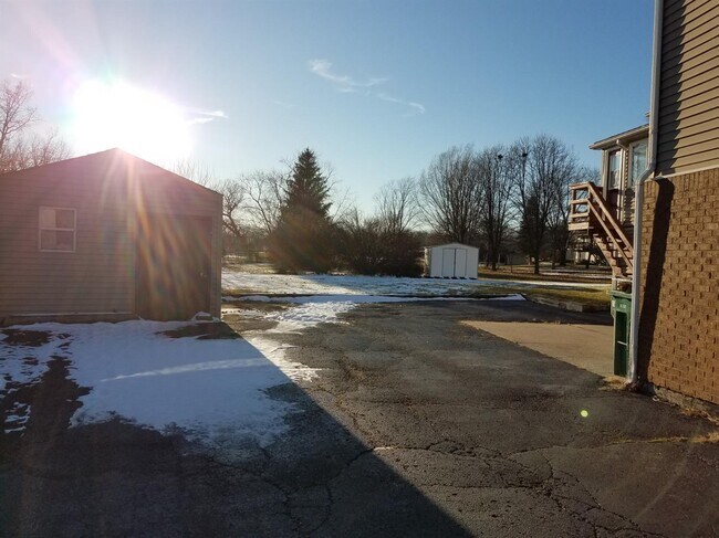 Foto del edificio - 3461 Highland Ct