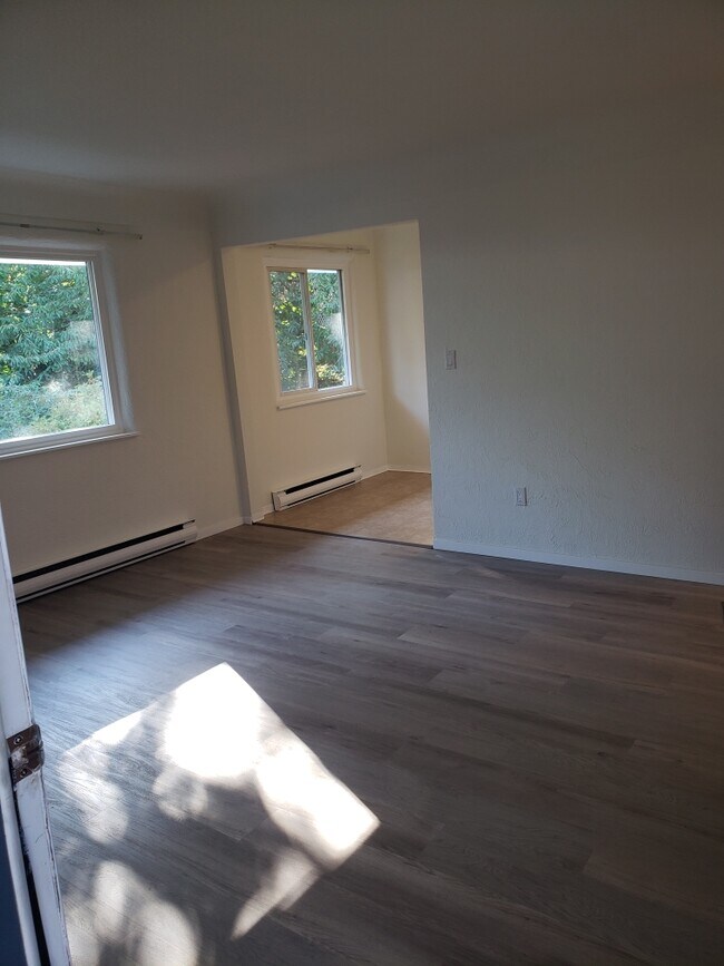 Photo du bâtiment - 646 Admirals Rd