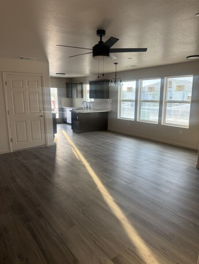 Foto del edificio - 2377 Oakmont Cir