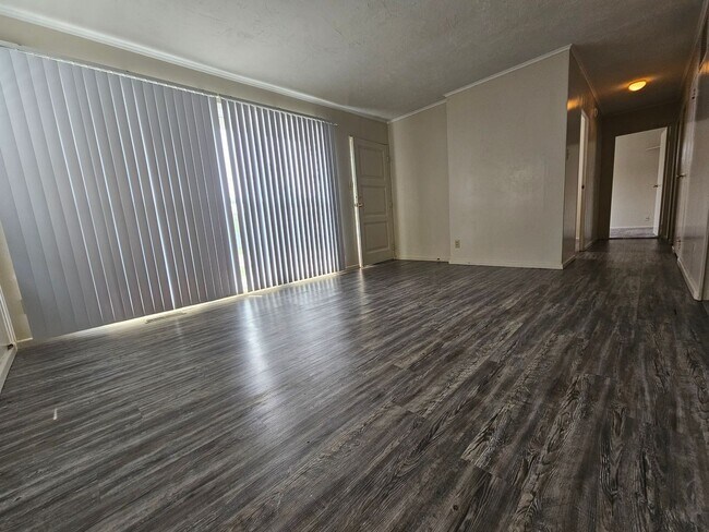 Foto del edificio - NE 2 bedroom 1 bath with fenced yard, near...