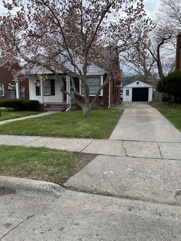 Foto principal - 19495 Warwick St