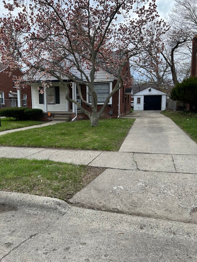 Primary Photo - 19495 Warwick St