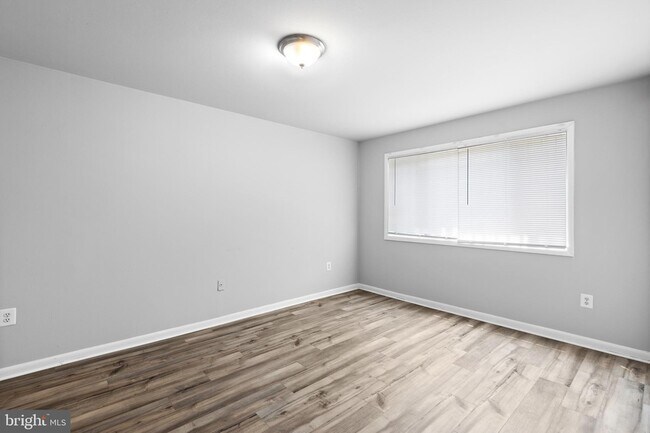 Foto del edificio - 225 43rd Rd NE