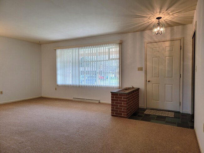 Building Photo - 460 Suncrest Rd