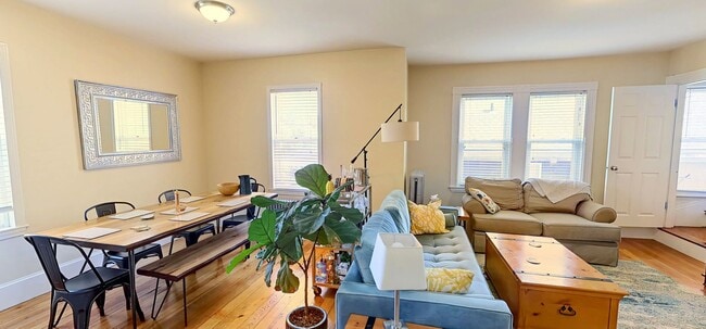 Building Photo - Gorgeous five bedroom in Brighton availabl...