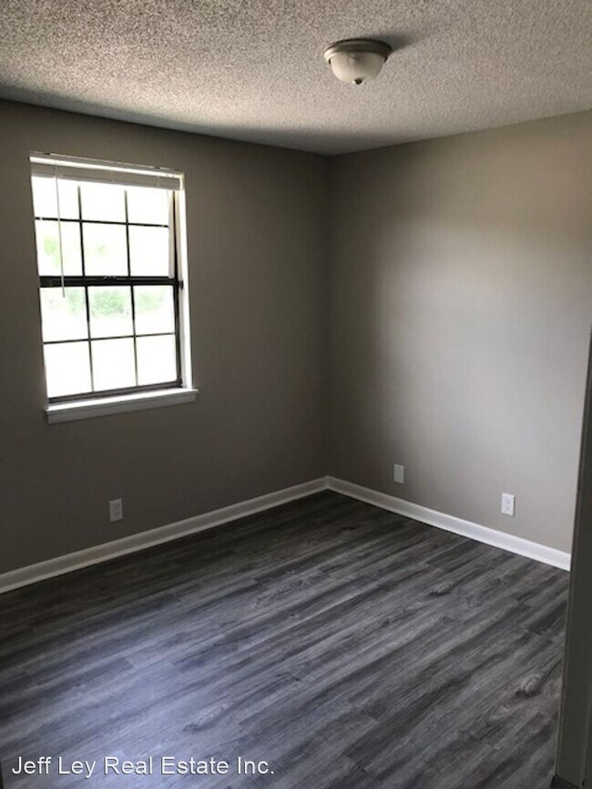 Building Photo - 2 br, 1 bath House - 3455 Brick Church Pike