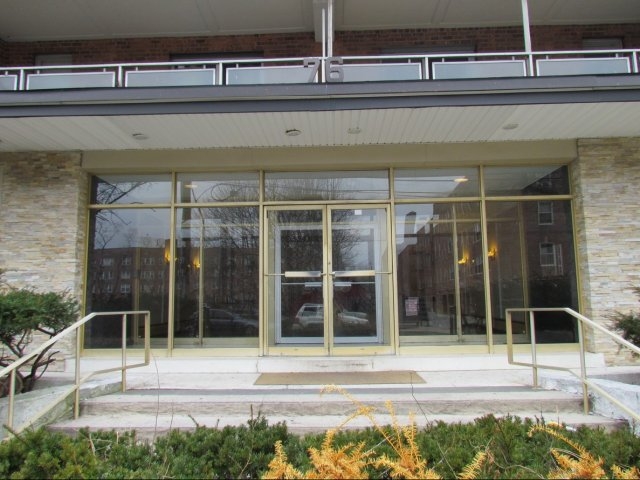 Entrance - 76 S Bergen Pl