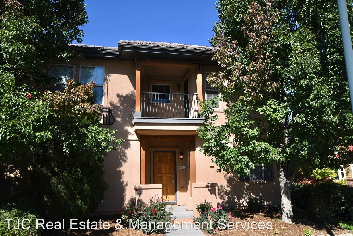 Primary Photo - 2202 Valentia St