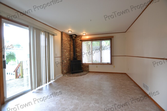 Foto del edificio - 719 Cowles Ave