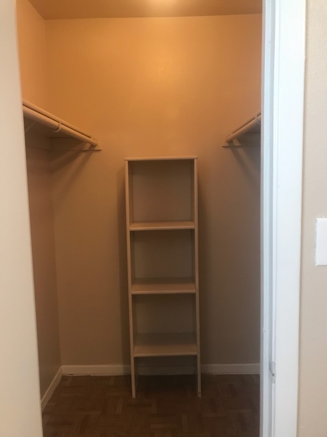 Walk-In Closet - The Francisco