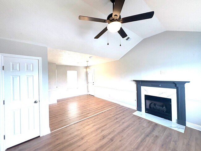 Building Photo - 2812 Cranbrook Dr
