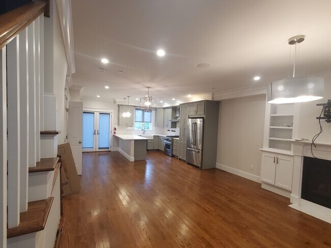 Building Photo - 51 Coffey St