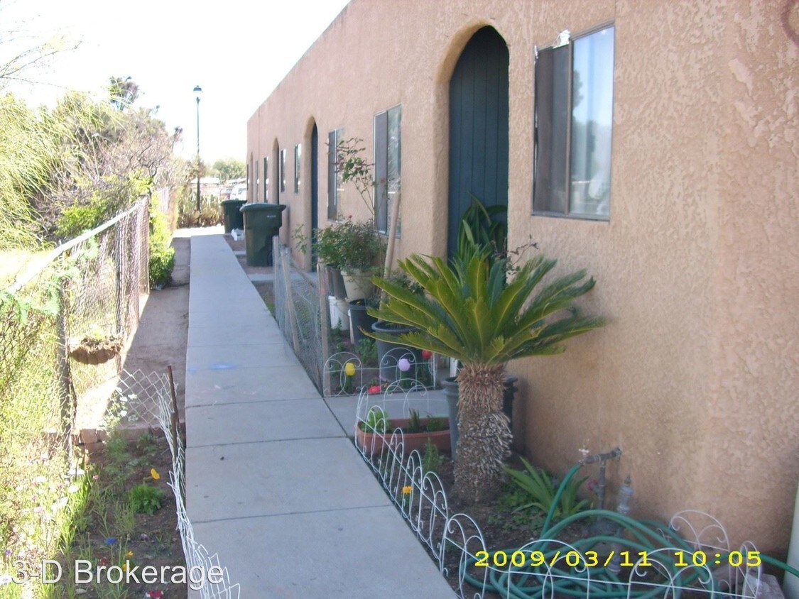 Primary Photo - 3038 N Estrella Ave