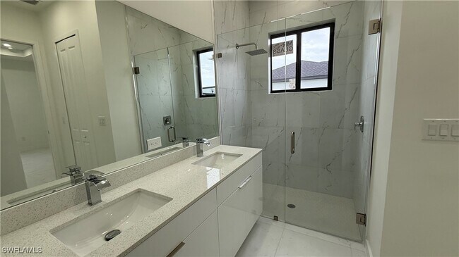 Foto del edificio - 2001 Diplomat Pkwy W