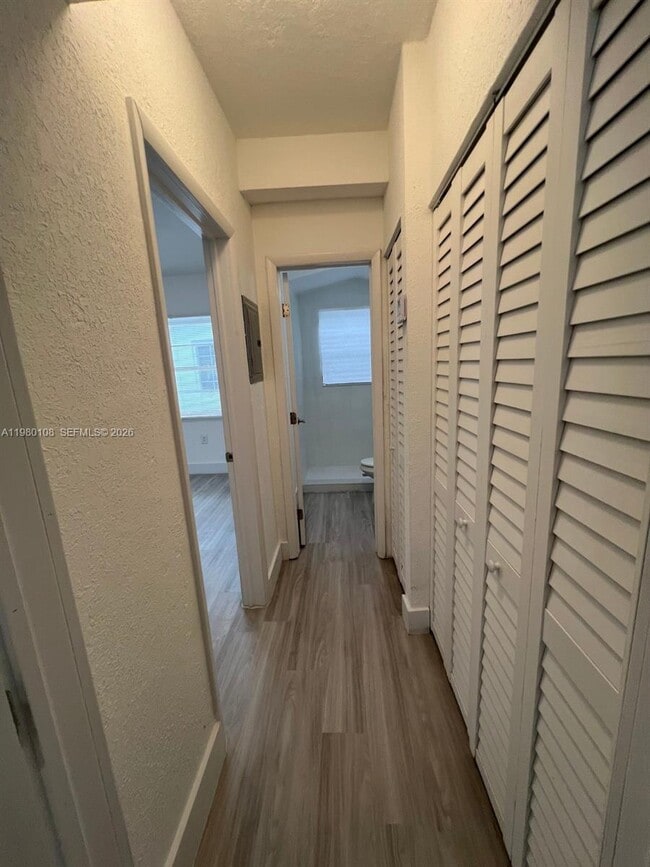 Foto del edificio - 1900 Calais Dr